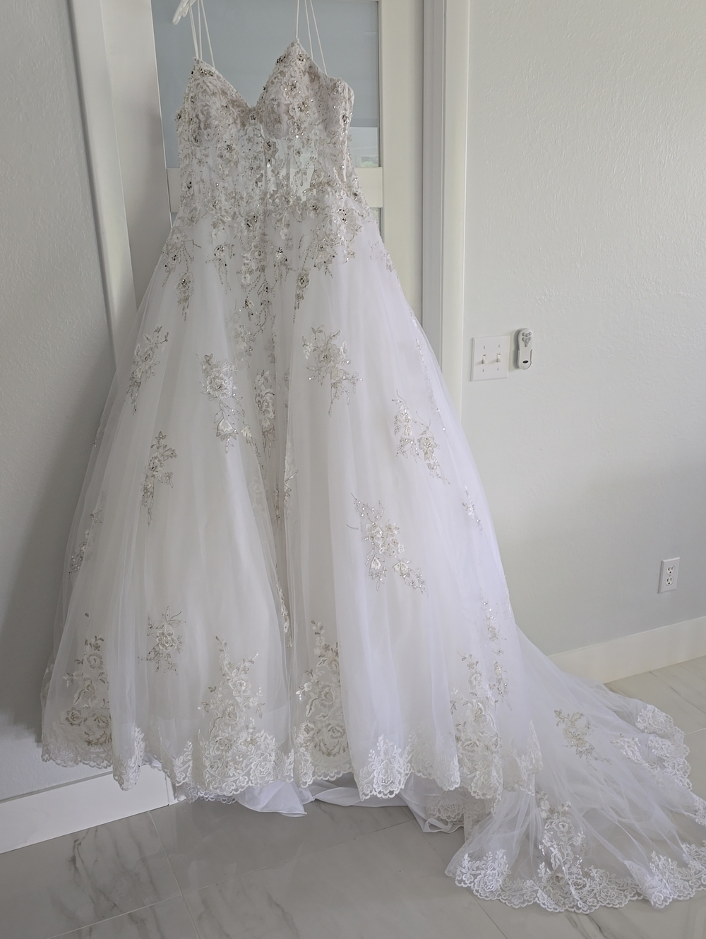 Beautiful New never worn White wedding gown.